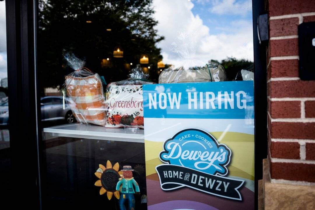 US Jobless Claims Surge to One-Month High: Is the Labor Market Cooling?