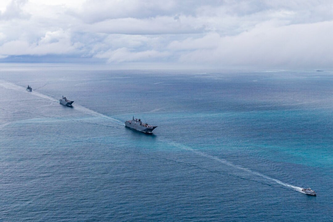 Aussie Warship’s Radar Causes Massive NZ Internet Outage!