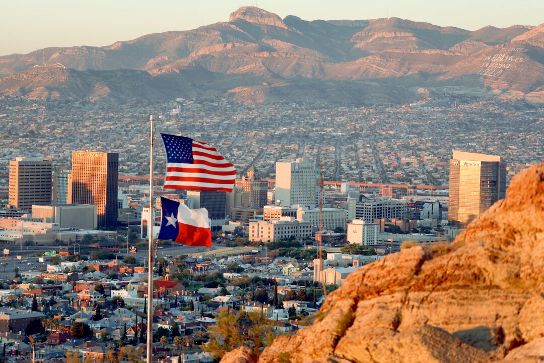 Texas Judge Halts Strict $200 Cash Transaction Rule Near Border