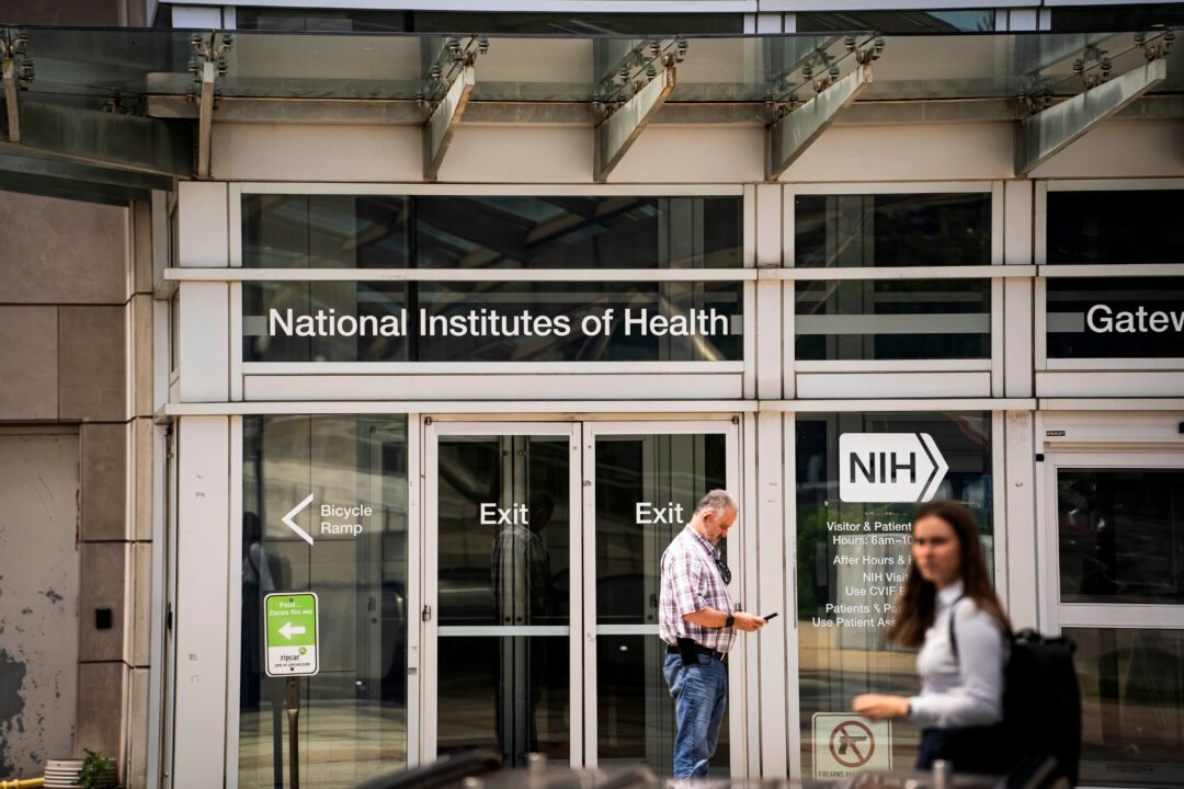 NIH Scientists Revolt: Open Letter Demands Grant Restoration and Employee Reinstatement