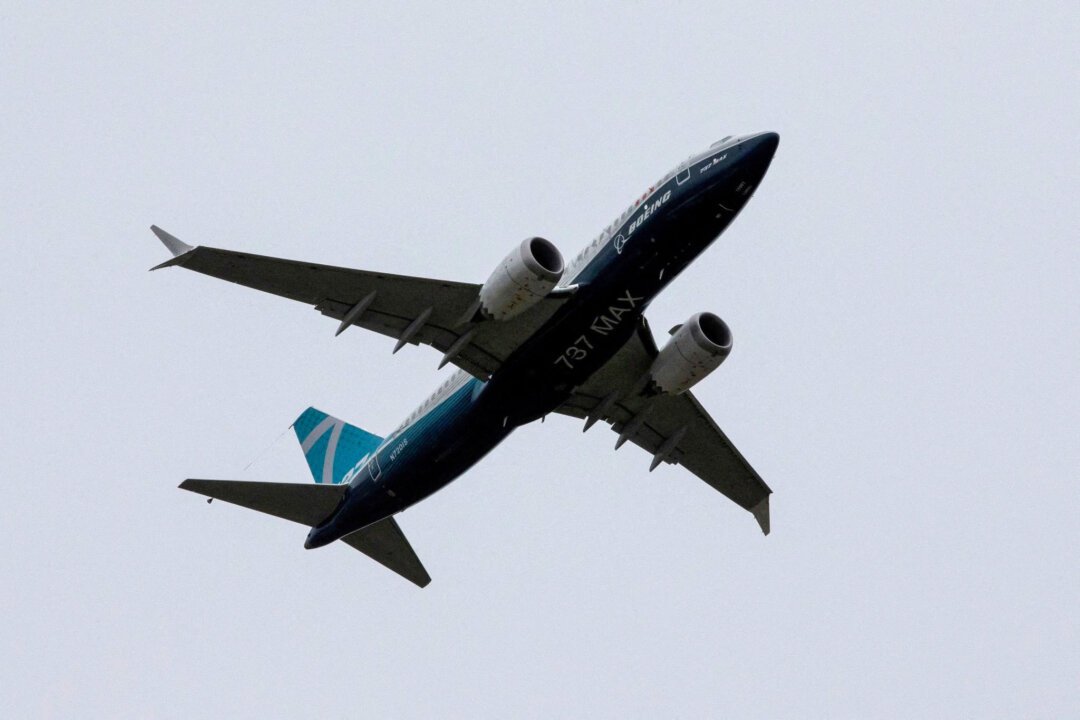Boeing 737 MAX: NTSB Demands Urgent Fix for Engine Smoke Hazard After Bird Strikes