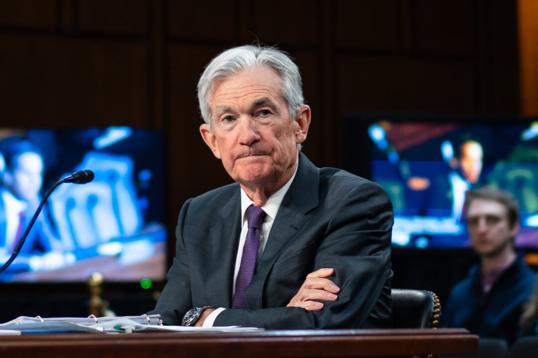 Trump Slams Powell Again: Demands Rate Cuts After Disappointing Jobs Report