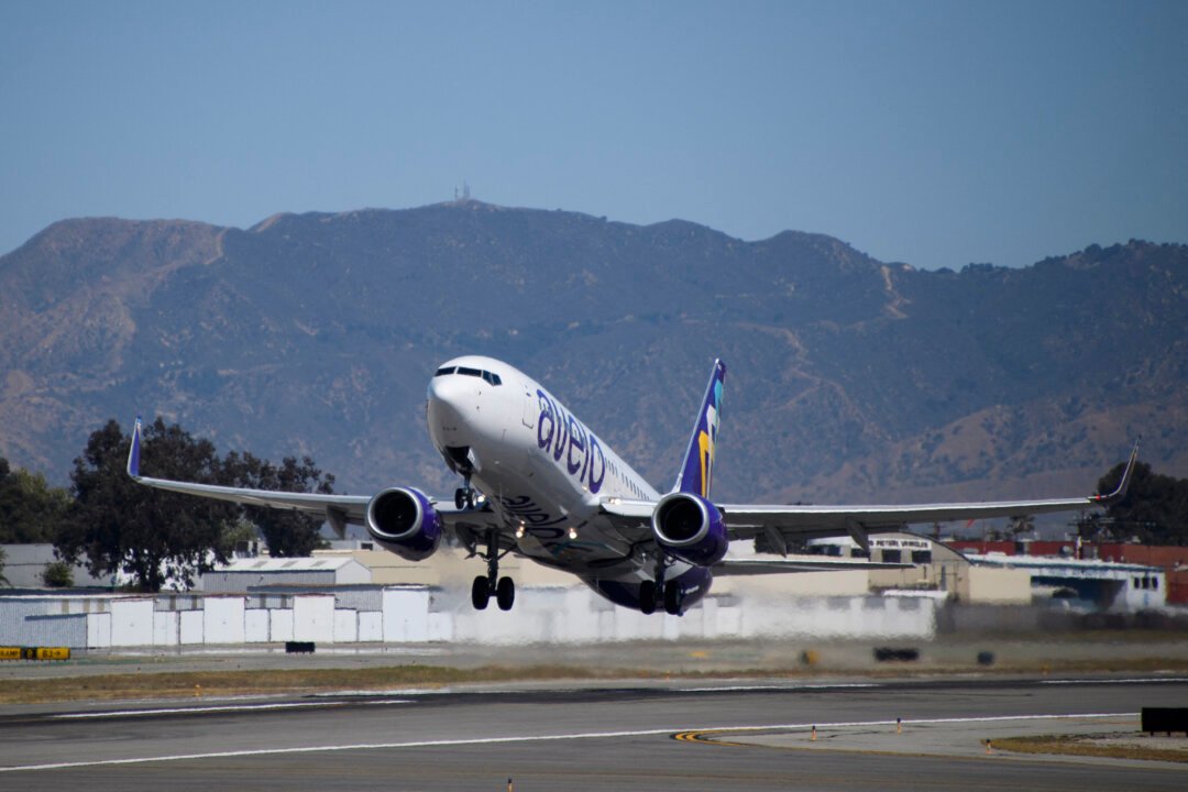 Avelo Airlines Faces Nationwide Backlash Over ICE Deportation Flights