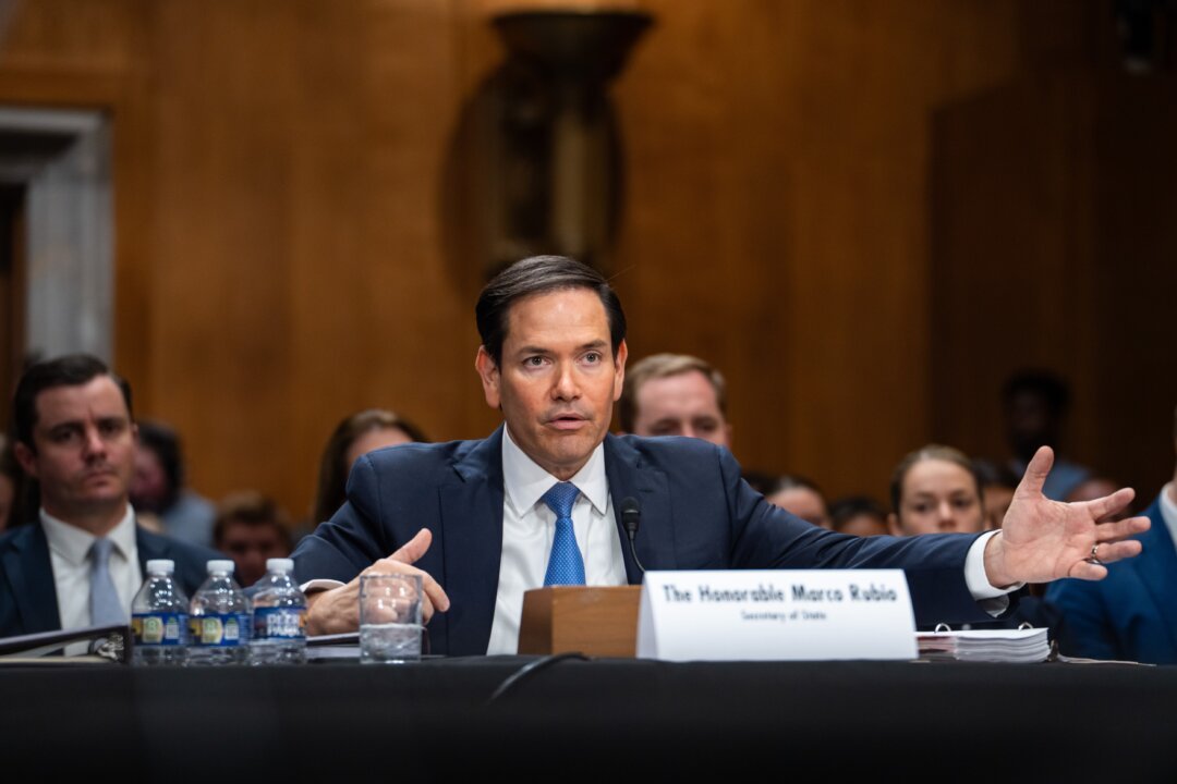 Rubio Urges China to Pressure Iran on Strait of Hormuz Closure Threat