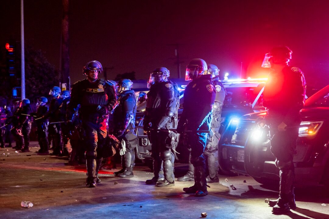 Downtown LA: A Tense Standoff After Anti-ICE Protests