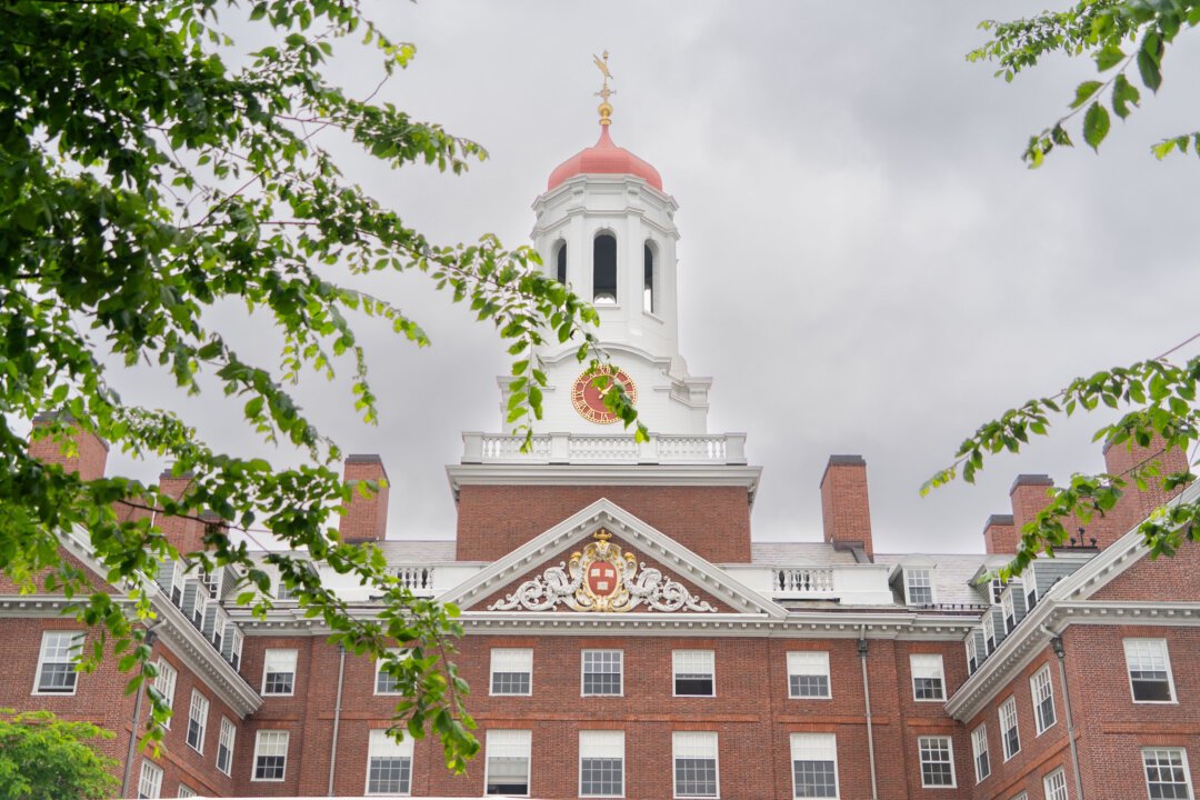 Harvard Battles Trump Admin in Fight Over Foreign Student Admissions