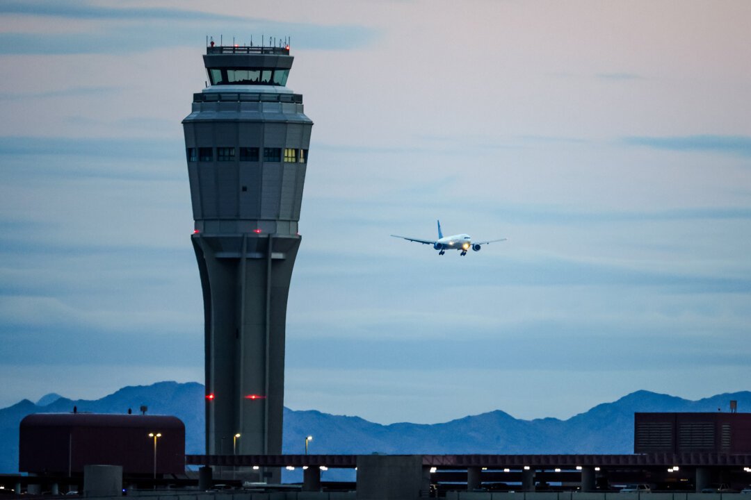 Making Skies Safer: Urgent Upgrades to US Air Traffic Control