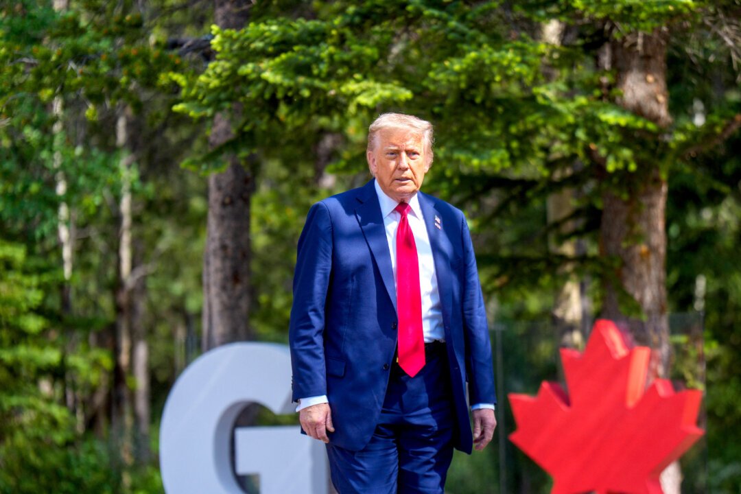 Trump Inspects Flagpole Installation Site