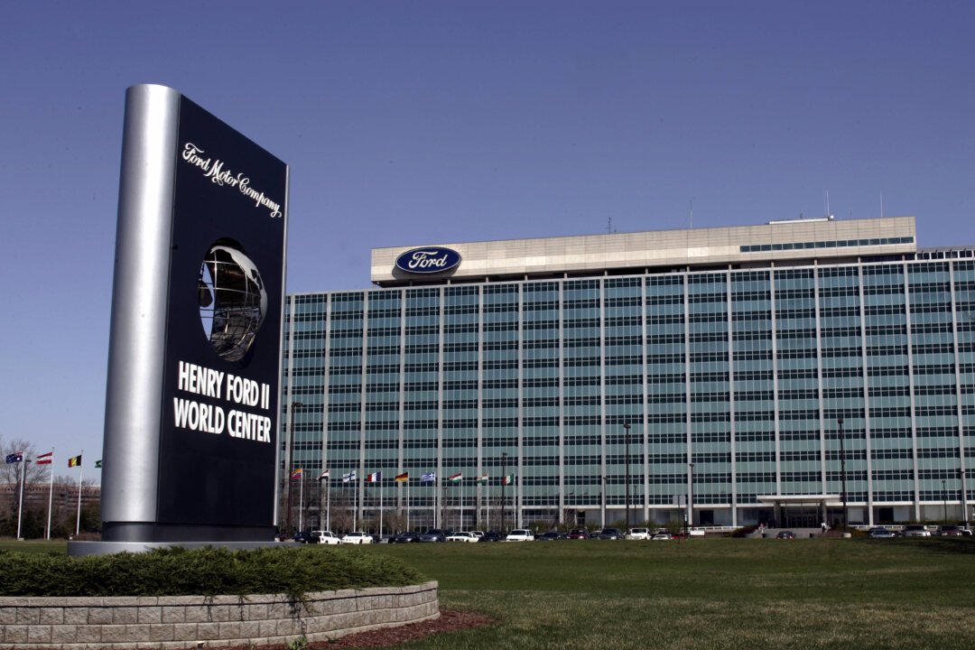 Ford Mandates 4-Day Work Week Return to Office: Is This the Future of Corporate America?
